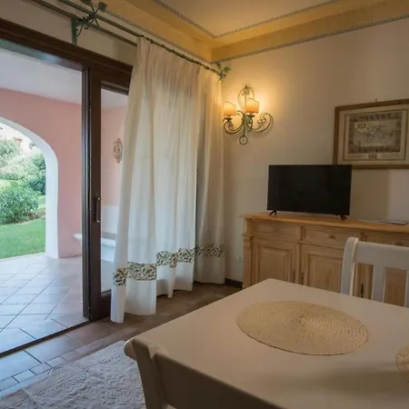 Beautiful Il Giardino Degli Oleandri One Bedroom Sleeps Two Num0842 Lejlighed *